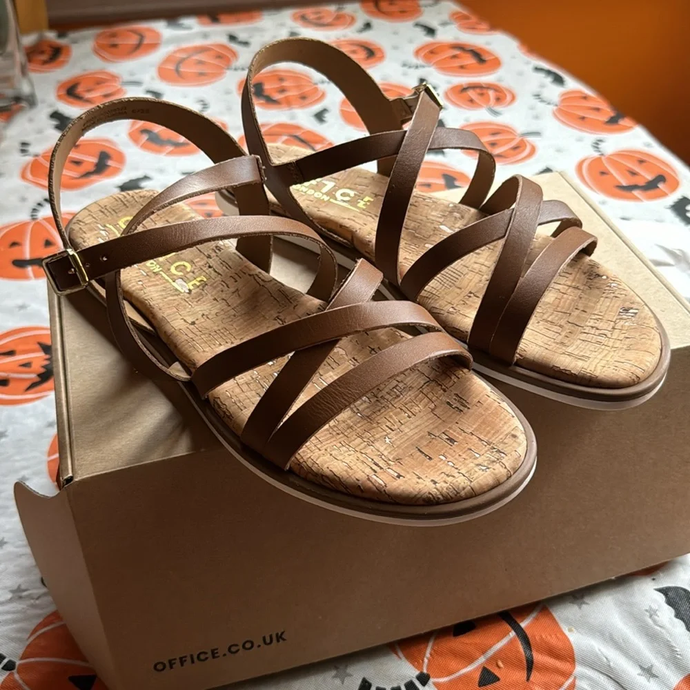 New Office leather sandals size 39.